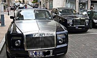 新车上牌撞两豪车 新车上牌撞两豪车